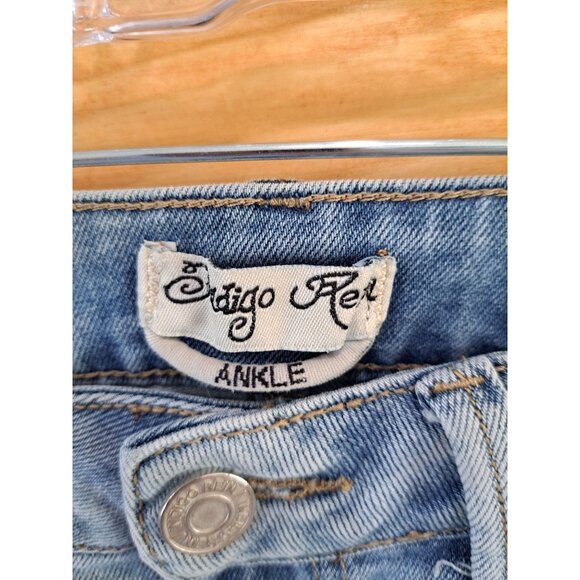 Indigo Rein Womens Embroidered Floral Ankle Jeans Blue Denim Size 7 - Picture 5 of 10